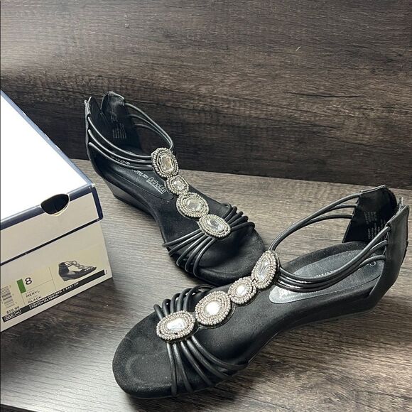 Croft & Barrow Size 8 Black Meryl Embellished T-Strap Zip Up Sandal Wedge - Picture 1 of 7